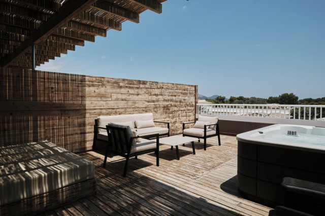 1 bedroom penthouse suite with hot tube in Prinsotel La Dorada